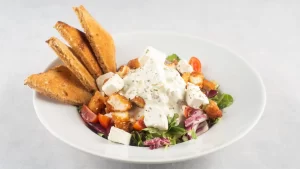 Salata sa pohovanom piletinom