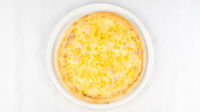 Pizza with sour cream