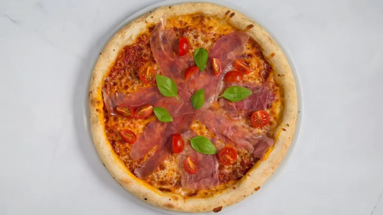 Pizza with prosciutto