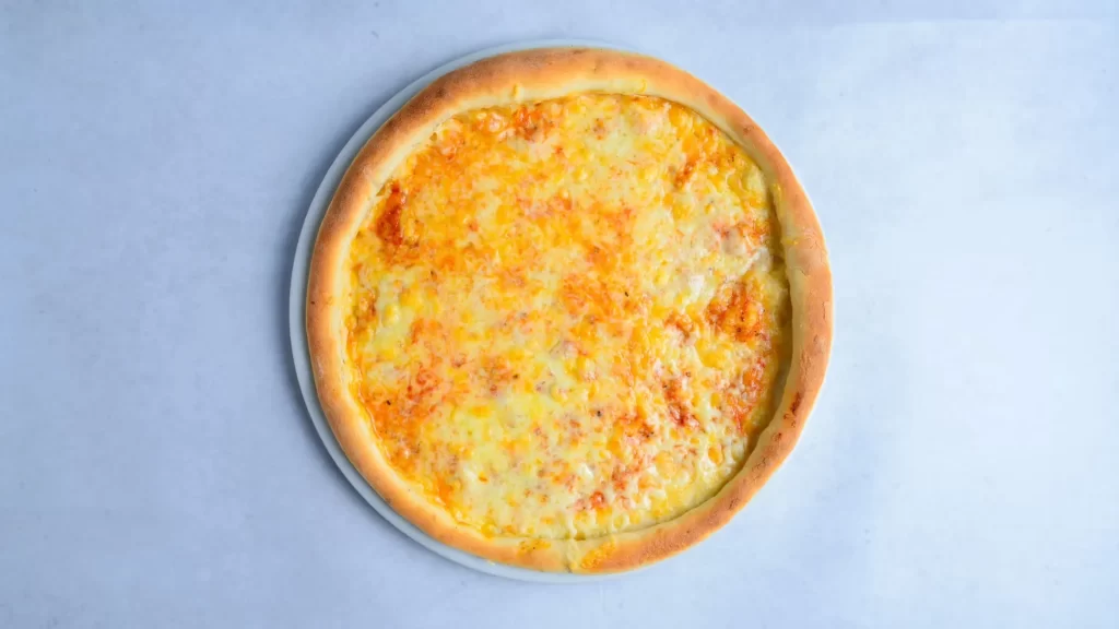 Pizza with ham