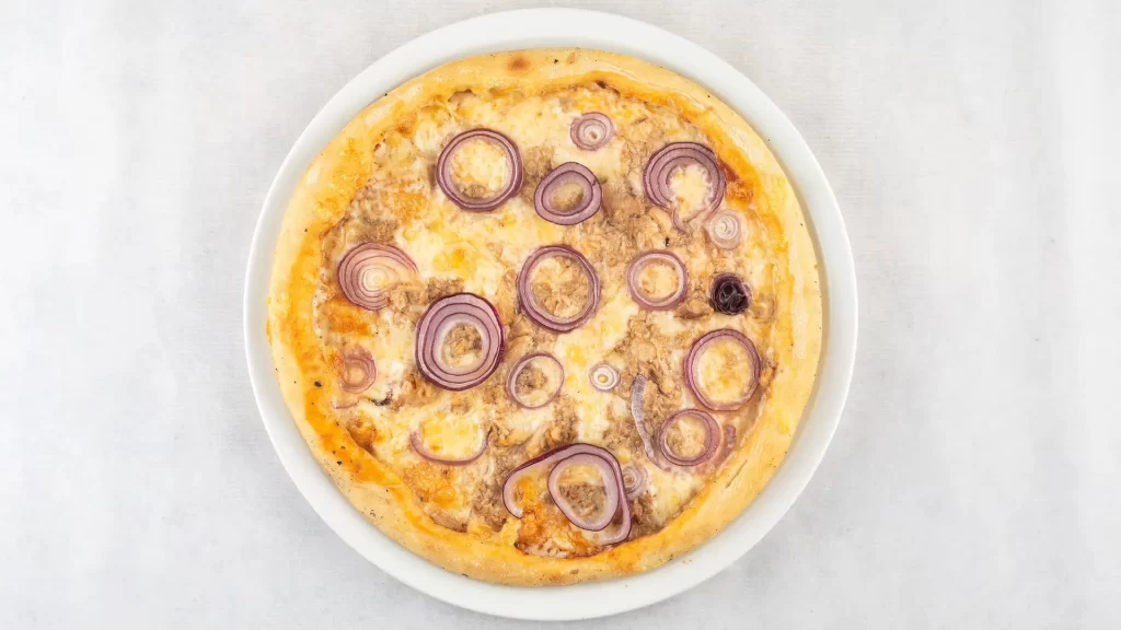 Pizza with tuna