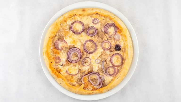 Pizza with tuna