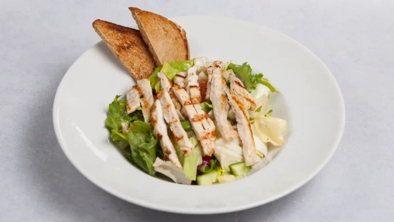 Salad with grilled chicken